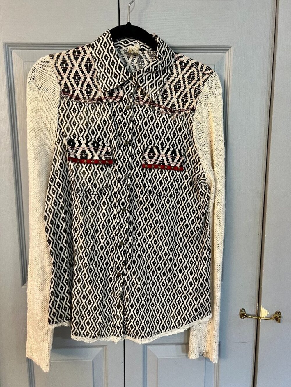Gimmicks by BKE button down boho blouse Sweater sleeves Buckle store